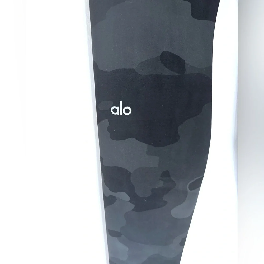 Alo Yoga Black Camo Vapor Leggings - Picture 5 of 9